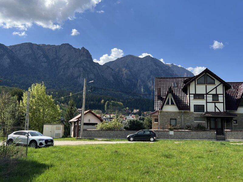 Poiana Tapului, teren 1407 mp, vedere Bucegi, tripla deschidere.