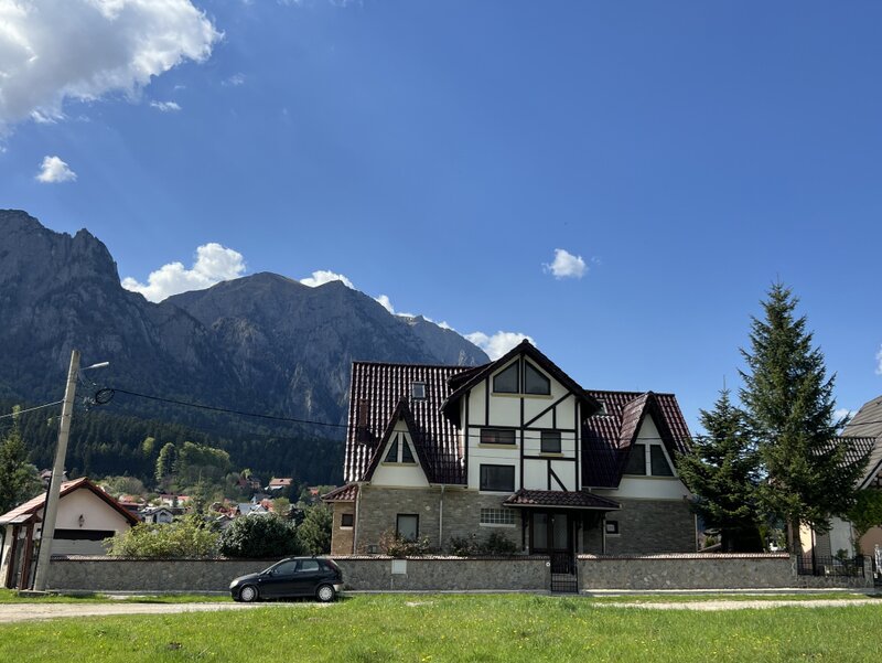 Teren 1407 mp Poiana Tapului. Vedere Bucegi .Tripla Deschidere